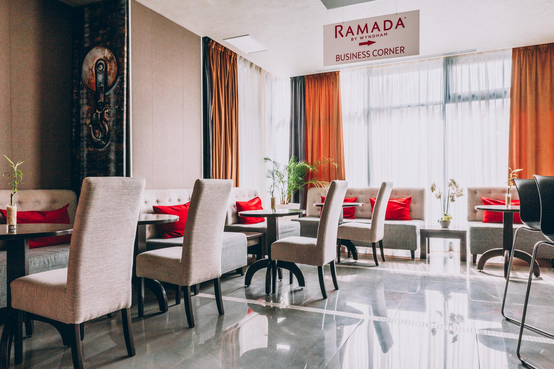 Ramada By Wyndham Constanta Hotel Exterior foto